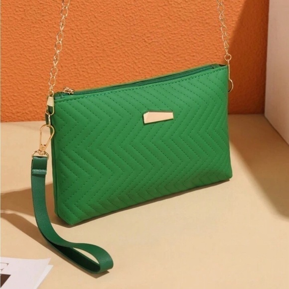 Quilted Green Shoulder Bag with Gold Chain Strap - Chic & Versatile - Picture 8 of 8